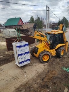 Паллет с блоками Перевозка паллетов трактором